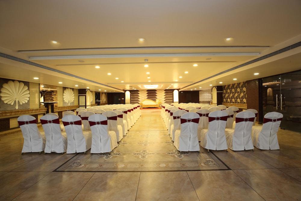 Pinnacle By Click Hotels, Lucknow Extérieur photo
