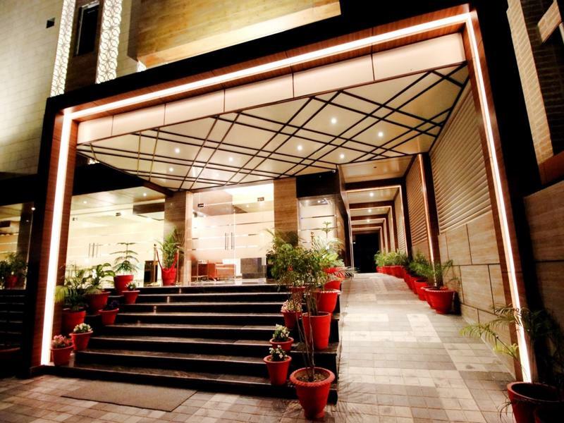 Pinnacle By Click Hotels, Lucknow Extérieur photo
